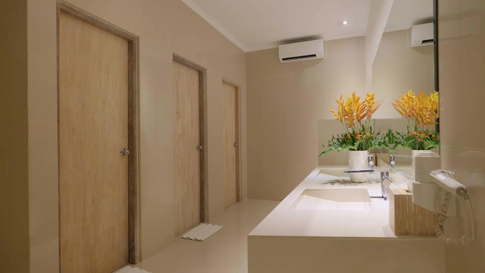 Blu-Zea Resort By Double-Six Seminyak  Indonesia